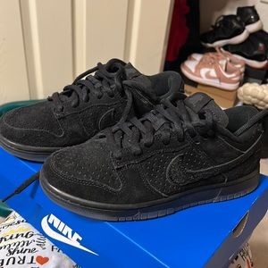 All black dunks. In perfect condition